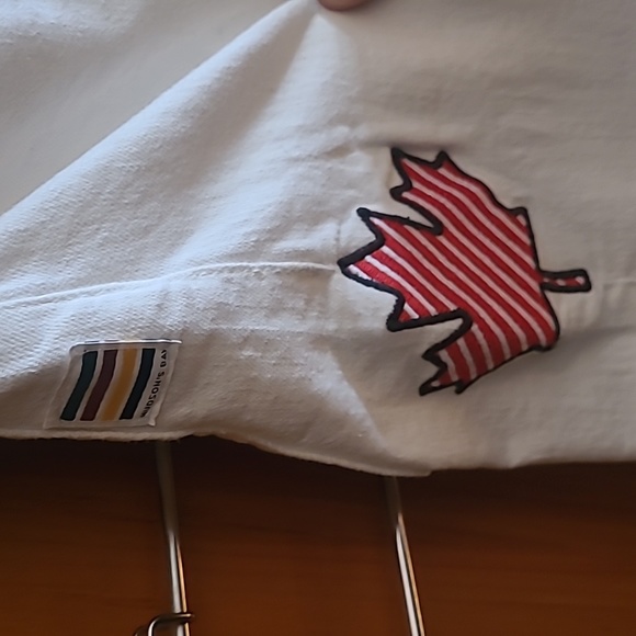 NWT  Levi's 502 Taper white team Canada jeans size 27 x 34 - Picture 2 of 5